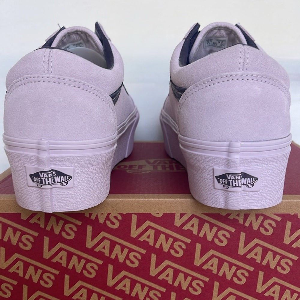 Vans WMNS Old Skool Stackform
Suede Lavender
VN0009PZLAE
Platforms Sneakers - Picture 3 of 16